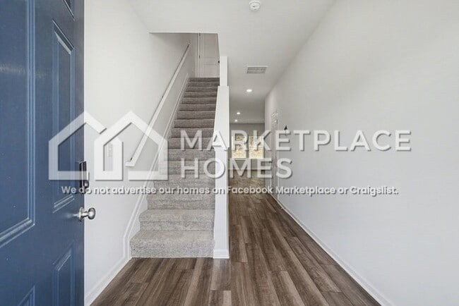 Photo - 461 Oakwood Dr NW