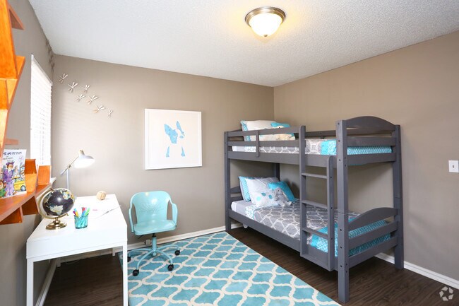 2BR, 2BA - 1060SF - Bedroom