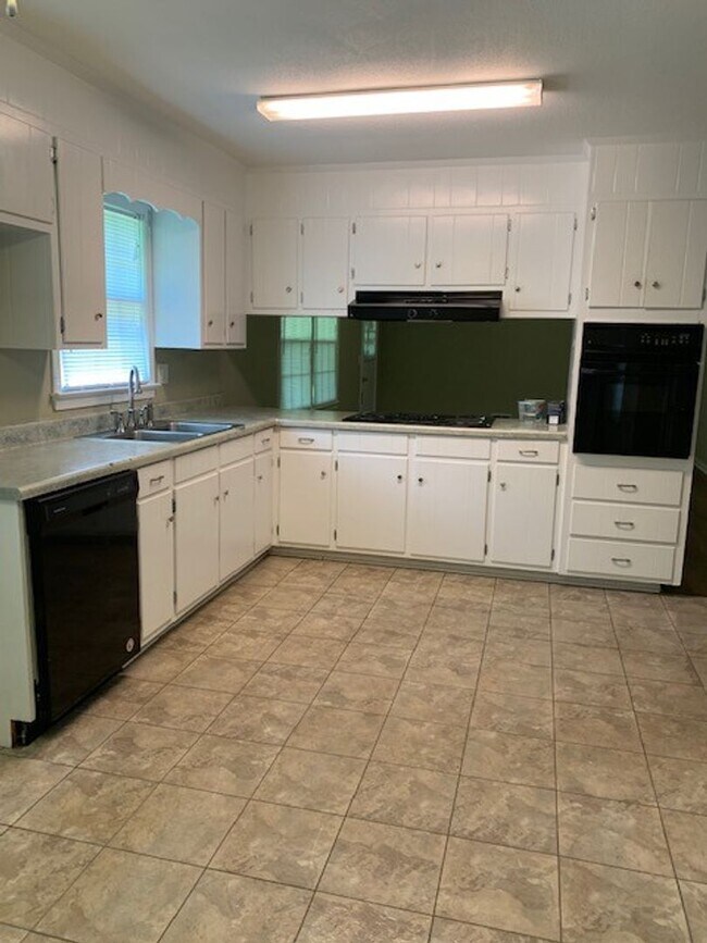 Photo - Cute 3 Bed 2 Bath Available for Fall 2025!