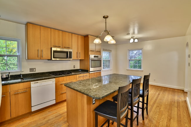 Building Photo - Spacious, Accessible Downtown Silver Spring Townhome!!.... Renovated Kitchen, Finished Basement, ...