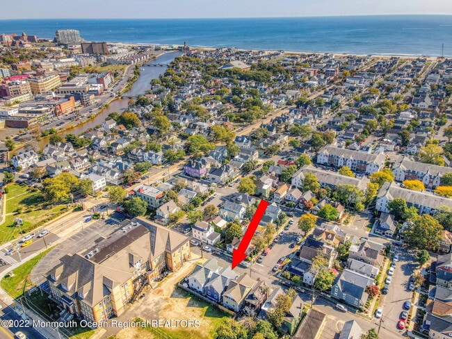 Photo - 90 Lawrence Ave