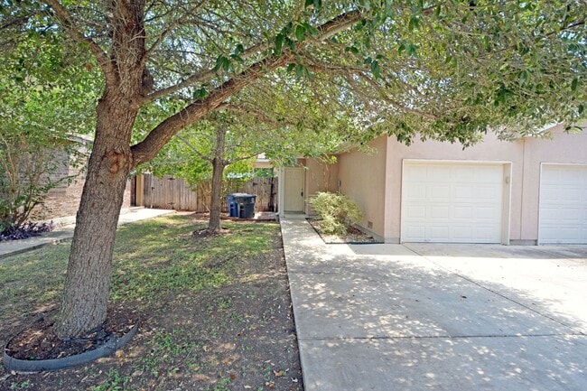 Building Photo - 240a Anne Louise Dr Rental