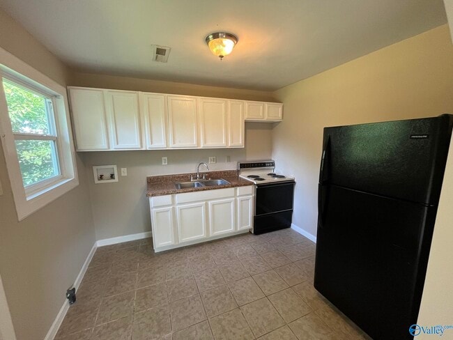 Photo - 197 Wilkenson Dr NE