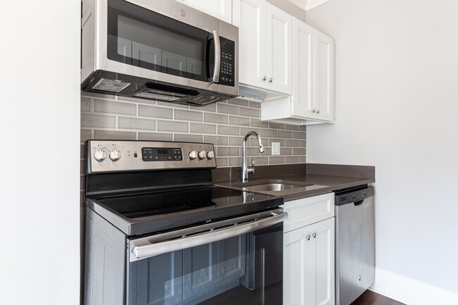 Photo - 827 W Lakeside Pl Unit CC