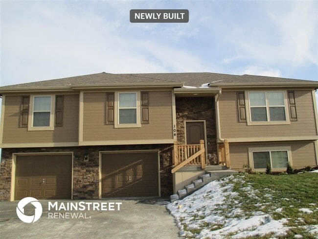 Photo - 104 Golfview Dr House