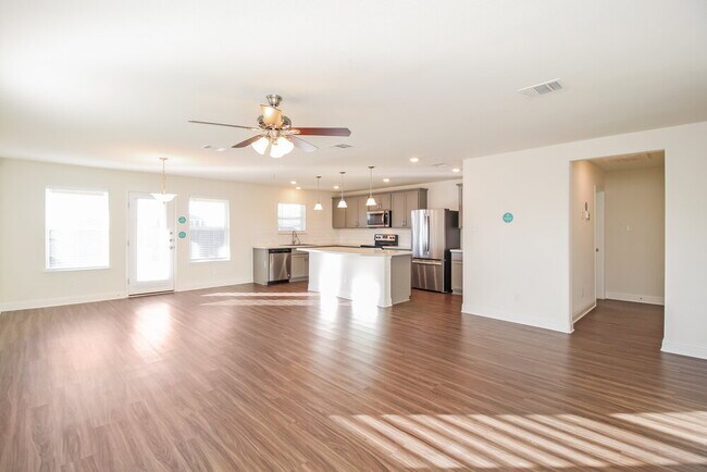 Photo - 2637 Wayne Ave