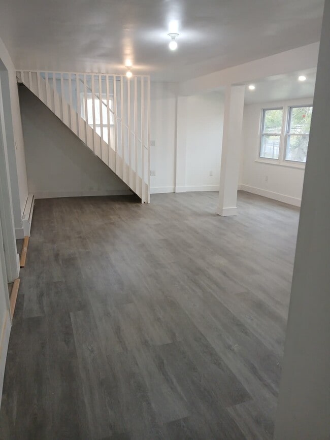 Photo - 110 Tuthill Rd