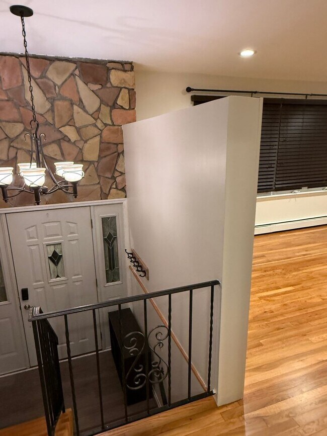 Photo - 2404 Rugby St