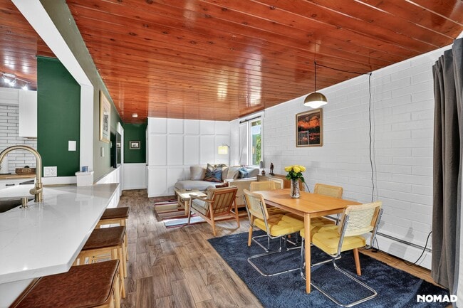 Photo - 1343 N High St