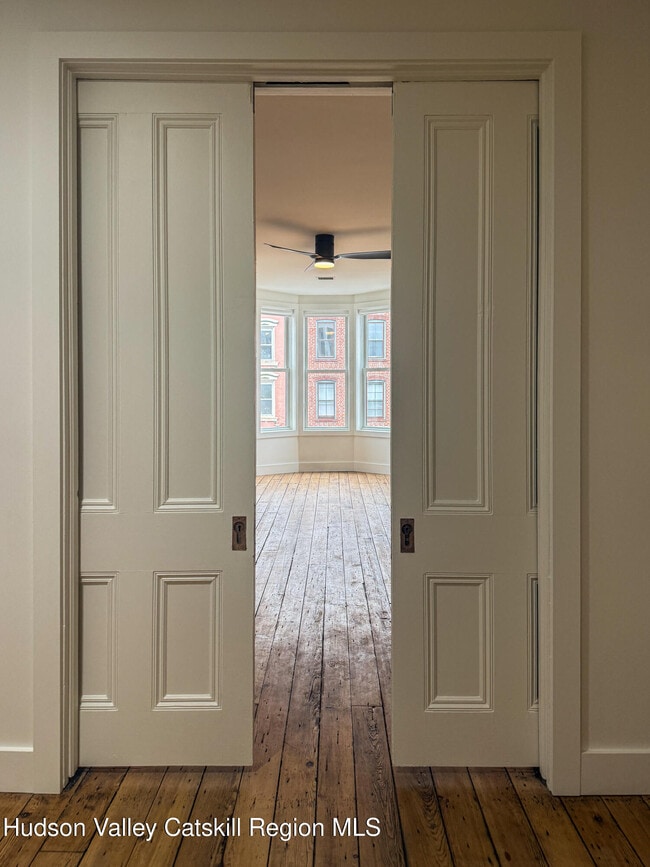 Photo - 438 Warren St