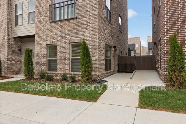 Photo - 203 Folsom Pass