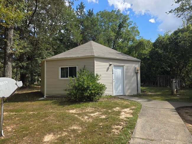 Front Exterior - 216 Roundhouse Rd