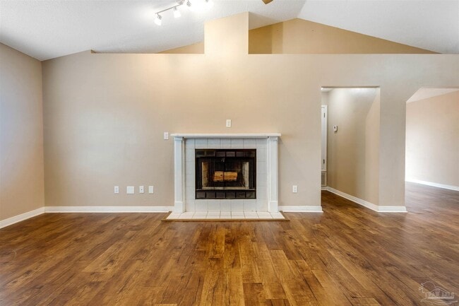 Photo - 2060 Cambridge Cir