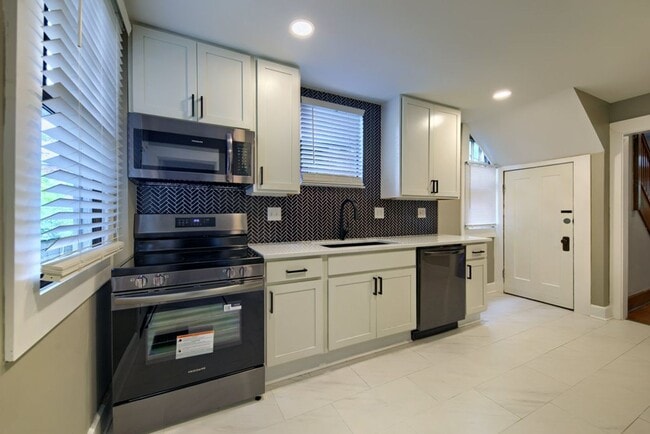 Photo - 251 E Lane Ave