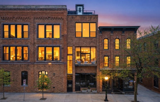 Building Photo - 101 W Liberty St Unit 310