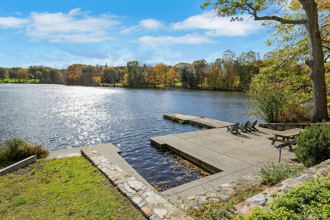 Building Photo - 16 Old Wagon Rd