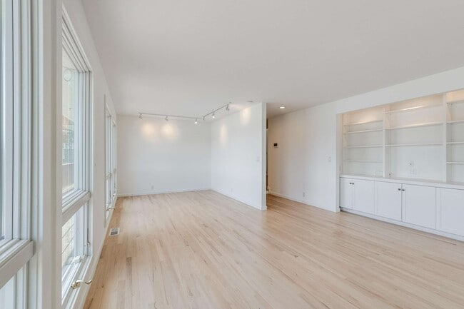 Photo - Strawberry Waterfront Residence