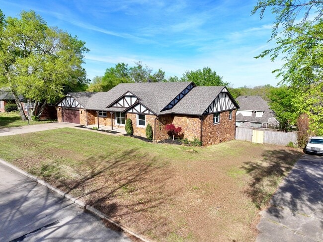 Photo - Spacious 4 Bed Home in Prime Claremore Location