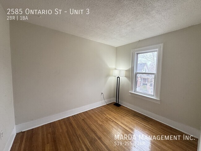 Photo - CHARMING 2 BED/1BATH SECOND FLOOR UNIT IN WALKERVILLE + HYDRO & GAS! Unité 3
