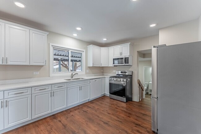 Photo - 125 S Main St