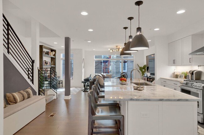 Photo - Stunning 3 Bed, 3 Bathroom Rental in the S...