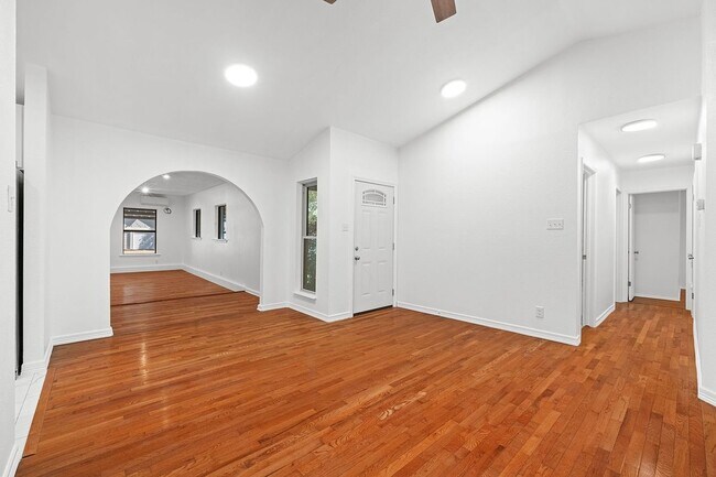 13934 Mission Valley