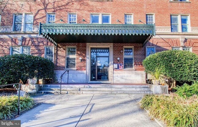 Building Photo - 2456 20th St NW Unit 306