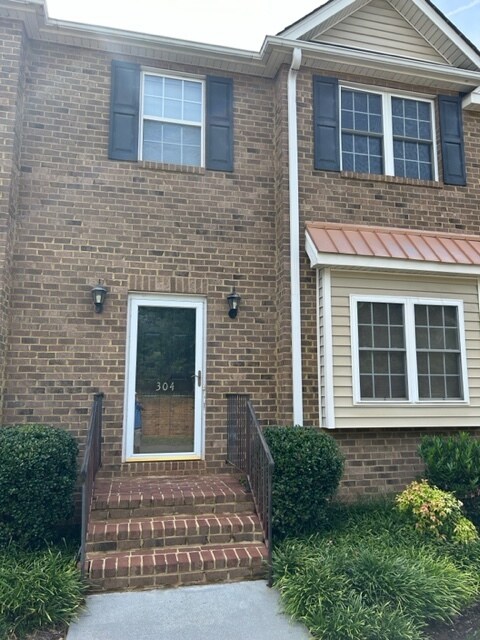 Photo - 1002 Enterprise Dr Townhome