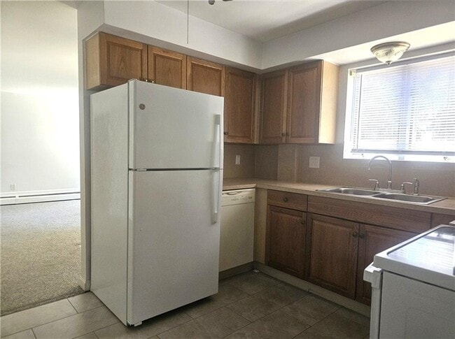 Photo - 124 Jane St