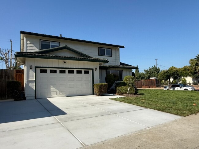 Spacious 5 bedroom 2.5 bath home in San Jose - Spacious 5 bedroom 2.5 bath home in San Jose