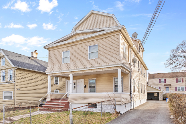 Building Photo - 32 Llewellyn Ave Unit 1 Rental