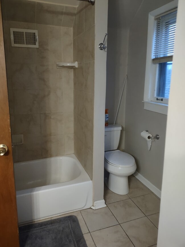 Photo - 5056 Jarvis Ave