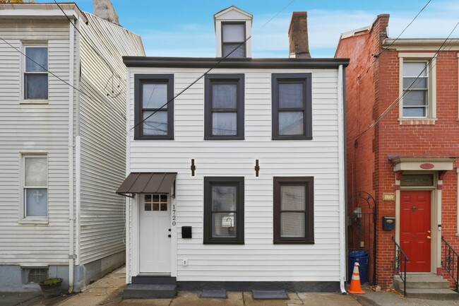 Building Photo - Brand New 3 bed, 2 bath Remodel located in the South Side Flats