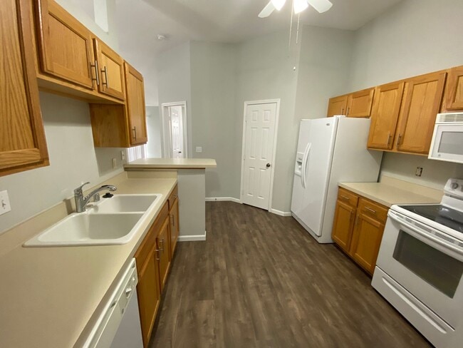 Photo - Great Location! 2 Bed 2 Bath 2 car garage.