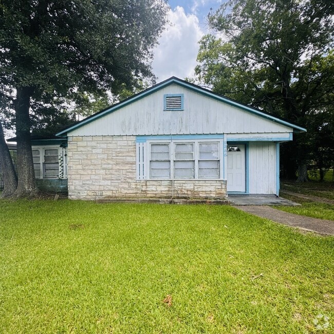 Building Photo - 2355 N Lynwood Dr Rental