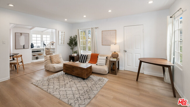 Photo - 237 S Doheny Dr Condo