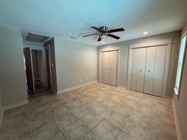 703 N Lakeside Dr