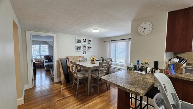 Photo - 539 Malden St Unit 2