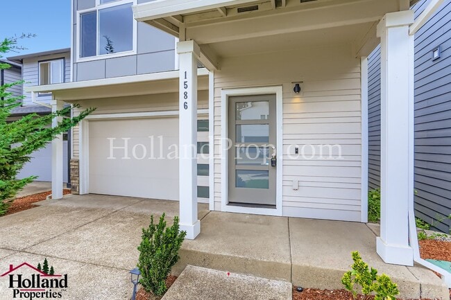 Building Photo - ** Stunning 5-Bedroom, with Pergola! Move in special $300 off first month rent***