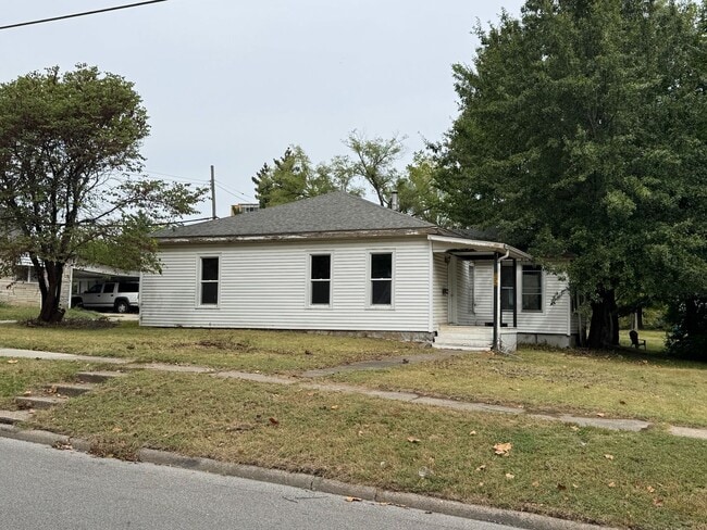 Building Photo - 532 W Pierce St Rental