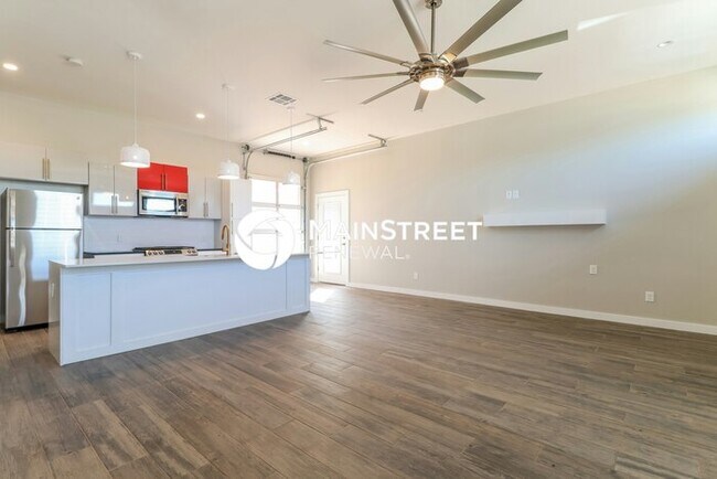 Photo - 3 Bedroom Pet-Friendly Home in Oklahoma City, OK with Main Street Renewal