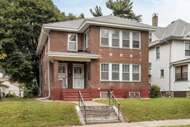 Building Photo - 1319 Dayton Ave Unit Upper