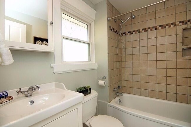 Photo - 4067 Paxton Ave
