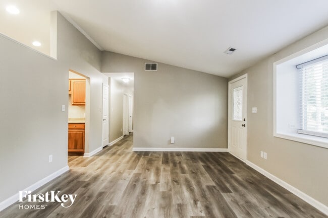 Photo - 410 Grovewood Dr