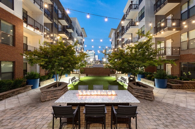 Photo - 1505 Demonbreun