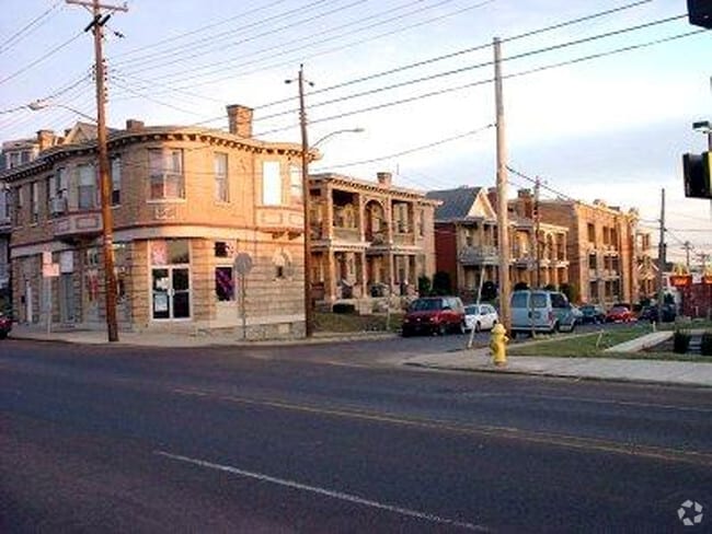 1005 Ross Ave - 1005 Ross Ave