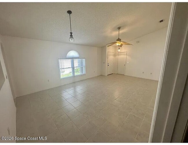 Photo - 2089 Redwood Cir