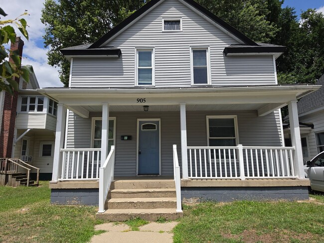 Photo - 905 E Washington St