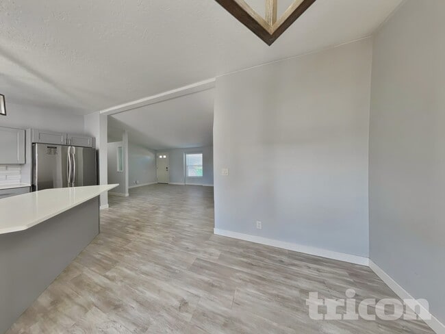 Photo - 1299 Mobile St