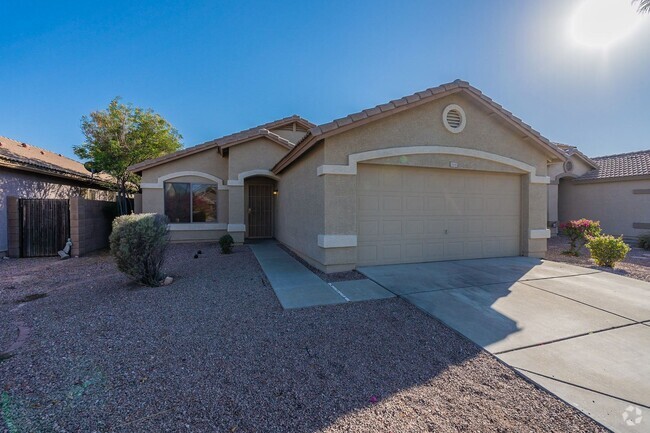 Building Photo - Three bedrooms! Fresh Carpet and Paint! Rental